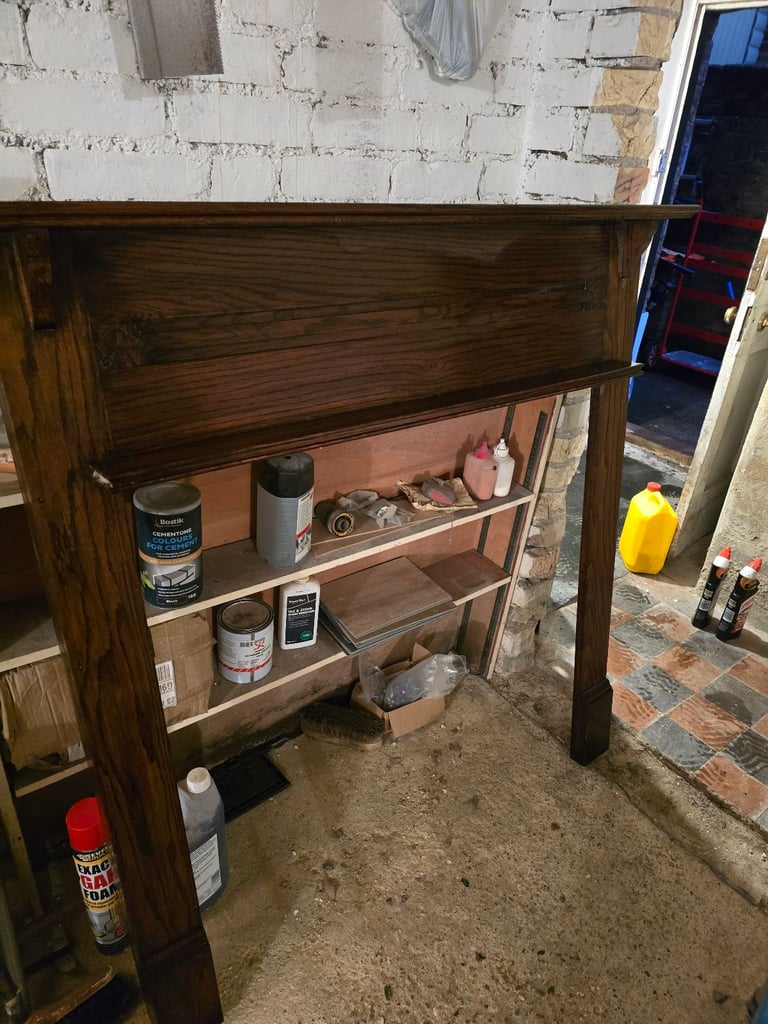 Fireplace mantel & surround 