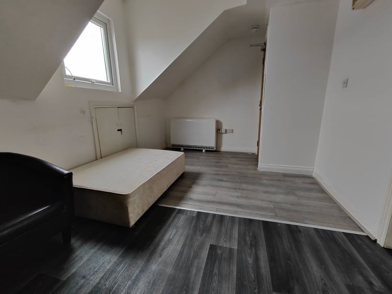 REDUCED RENT - 1 Bedroom Flat available on Fosse Road South, near city centre