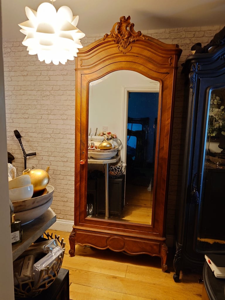 Linen cupboard 