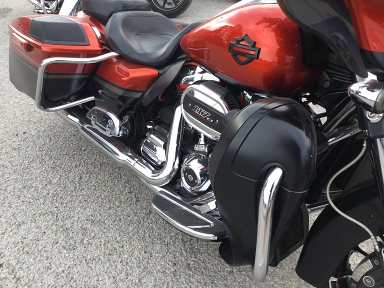 2018 Harley-Davidson CVO STREET GLIDE FLHXSE Two-Tone (15MY) Custom Cruiser PETROL Manual