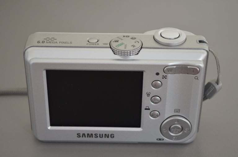 Digital Camera Samsung Digimax S600 with 6 mega pixels – post or collect