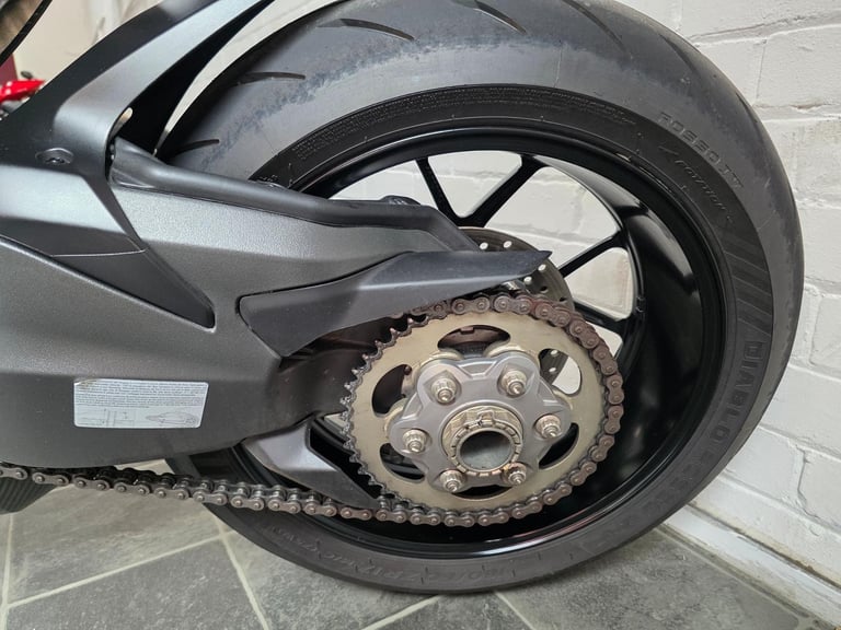 Ducati Streetfighter 955 V2