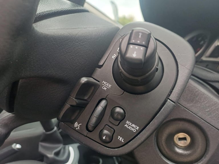 2011 Renault Clio 1.2 16V I-Music 3dr HATCHBACK PETROL Manual