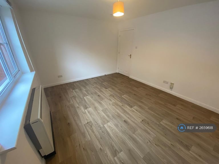 2 bedroom flat in Main Street, Glasgow, G40 (2 bed) (#2659618)