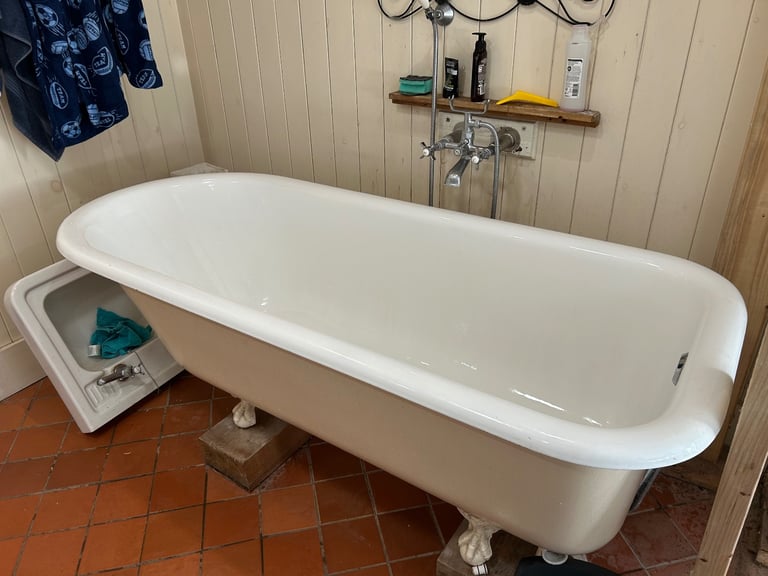 image for Cast iron freestanding Bath Tub