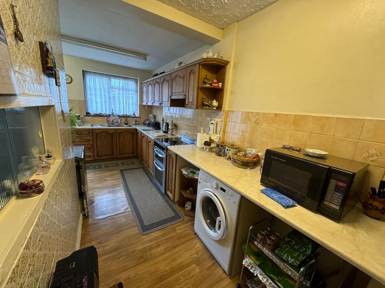 3 bedroom house in 3 Bedroom Semi Detached House – Oaklands Avenue, Edmonton N9