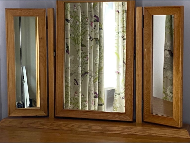 Willis & Gambier large solid oak chest of 5 drawers bedside table sideboard dresser & mirror Ex cond