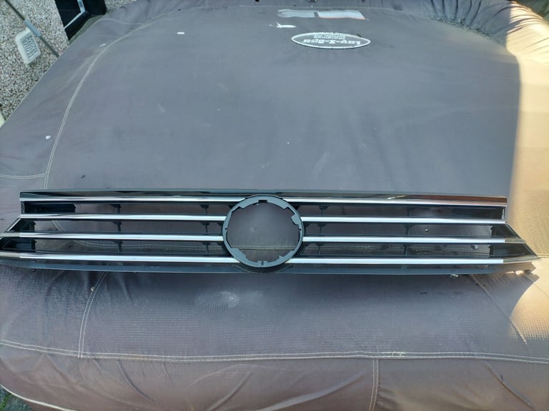 image for PASSAT GT 2017 UPPER GRILLE