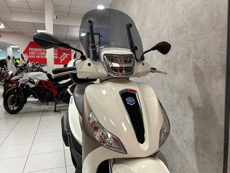 2023 Piaggio Medley 125 - 1332 miles