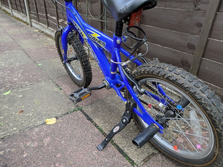 Kids Bike age 3 to 6, 15 inch wheels, 2 hi-vis vests and helmet, wide tyres, prop stand 