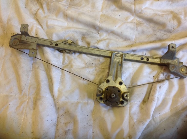 Vauxhall Carlton window regulator 