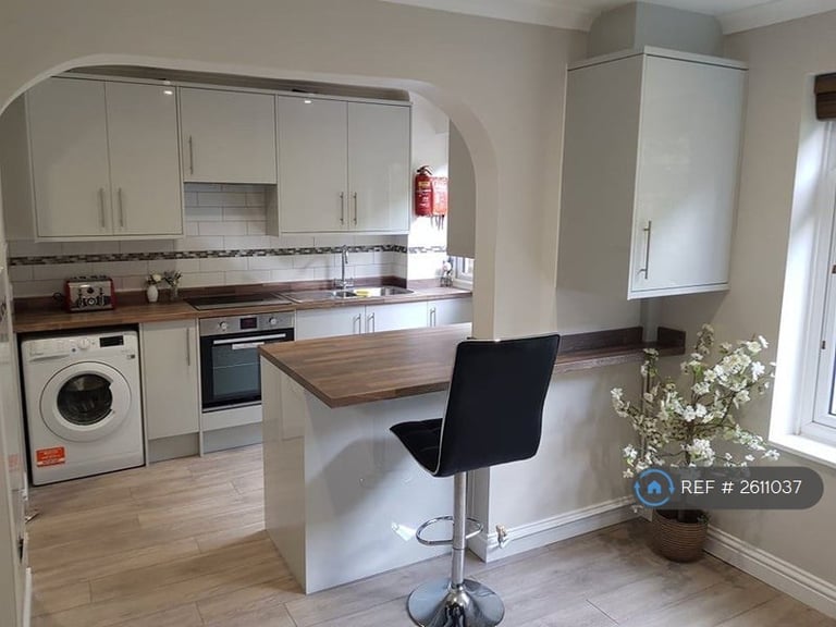 1 bedroom in Beechtree Avenue, Englefield Green, Egham, TW20 (#2611037)