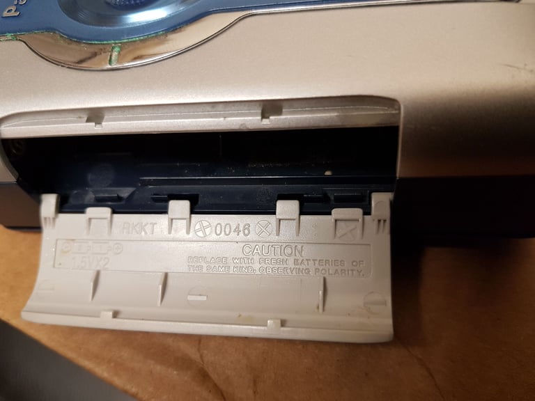 Panasonic RQ-V77 Portable Stereo Radio Cassette Player 