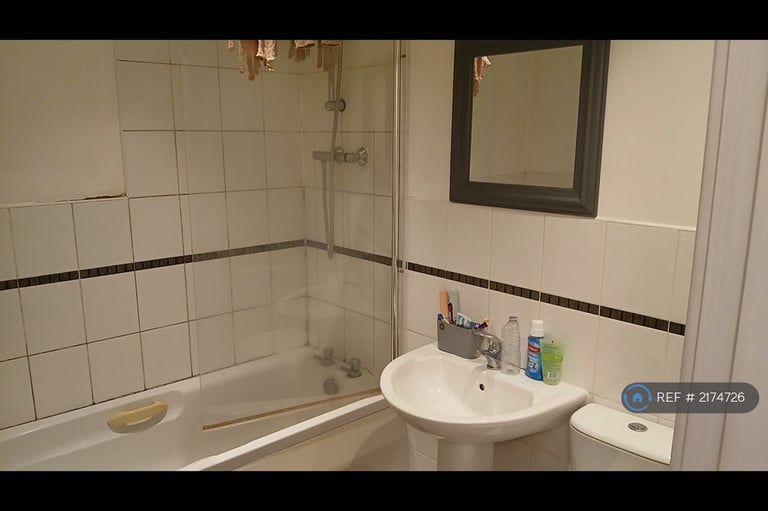 2 bedroom flat in Cashel Court, Swinton, Manchester, M27 (2 bed) (#2174726)