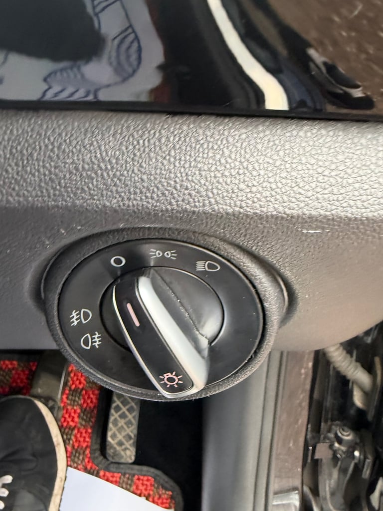 2015 Volkswagen CROSS UP! 1.0  hatchback  Petrol Automatic