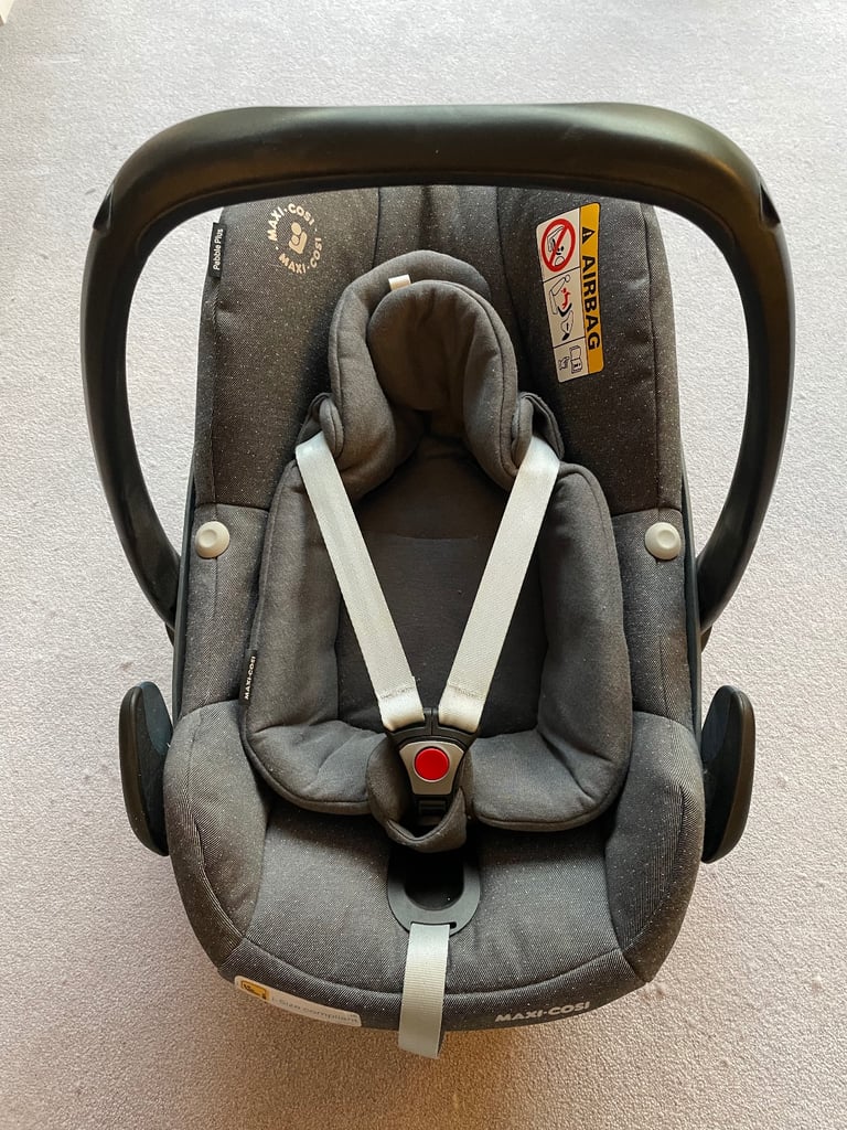 Maxi Cosi pebble plus and pearl pro with I-size isofix base
