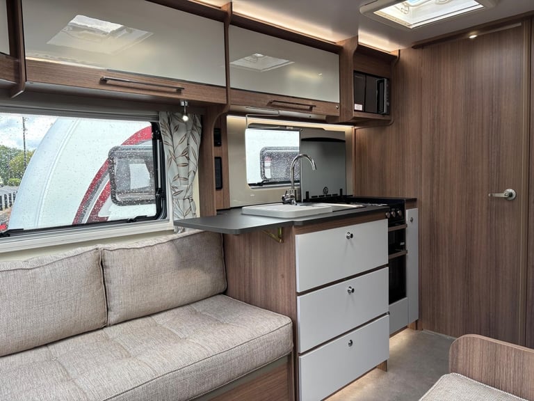 2019 Bailey Unicorn Cabrera (Rear Island Fixed Double Bed) Powrtouch Motor Mover