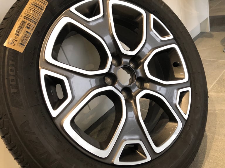 Jeep Renegade 18” Alloy Wheel with Tyre
