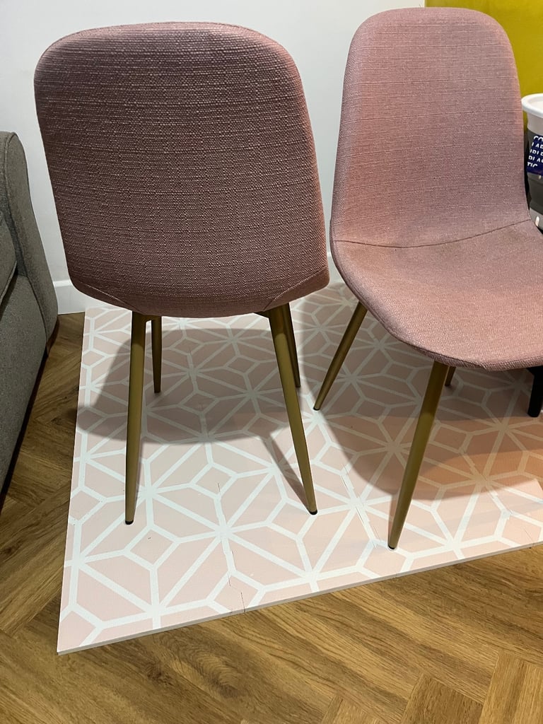 4 Dining Room Chairs - FREE