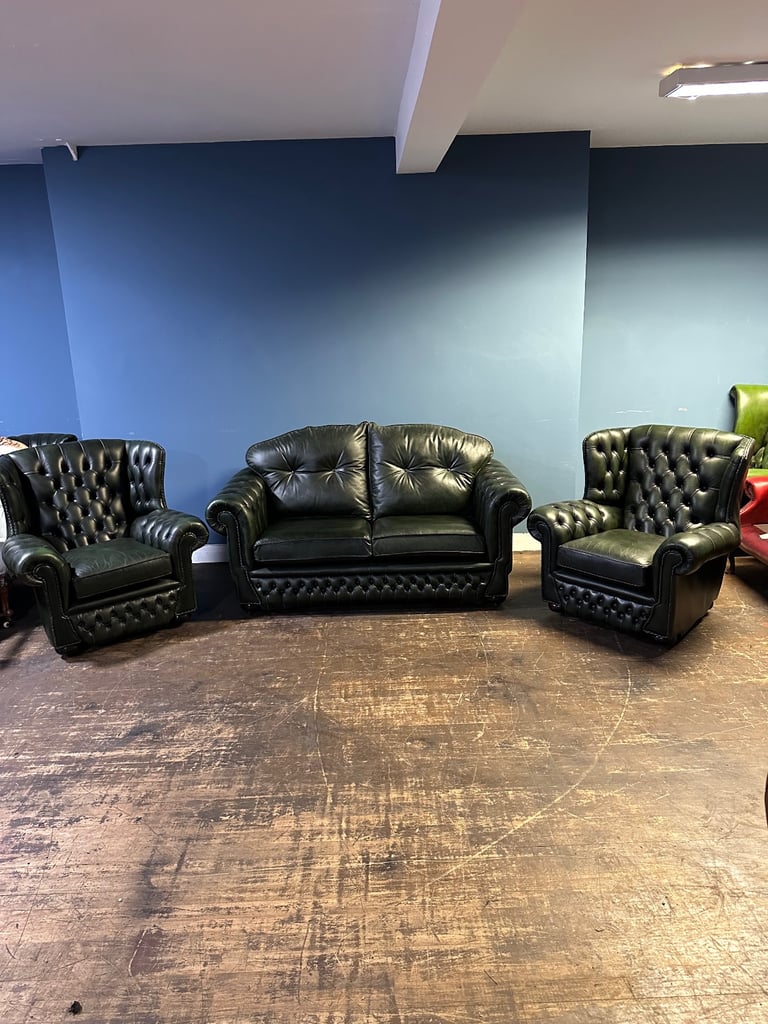image for Superb Vintage Green Leather chesterfield Three Piece suite Uk Delivery