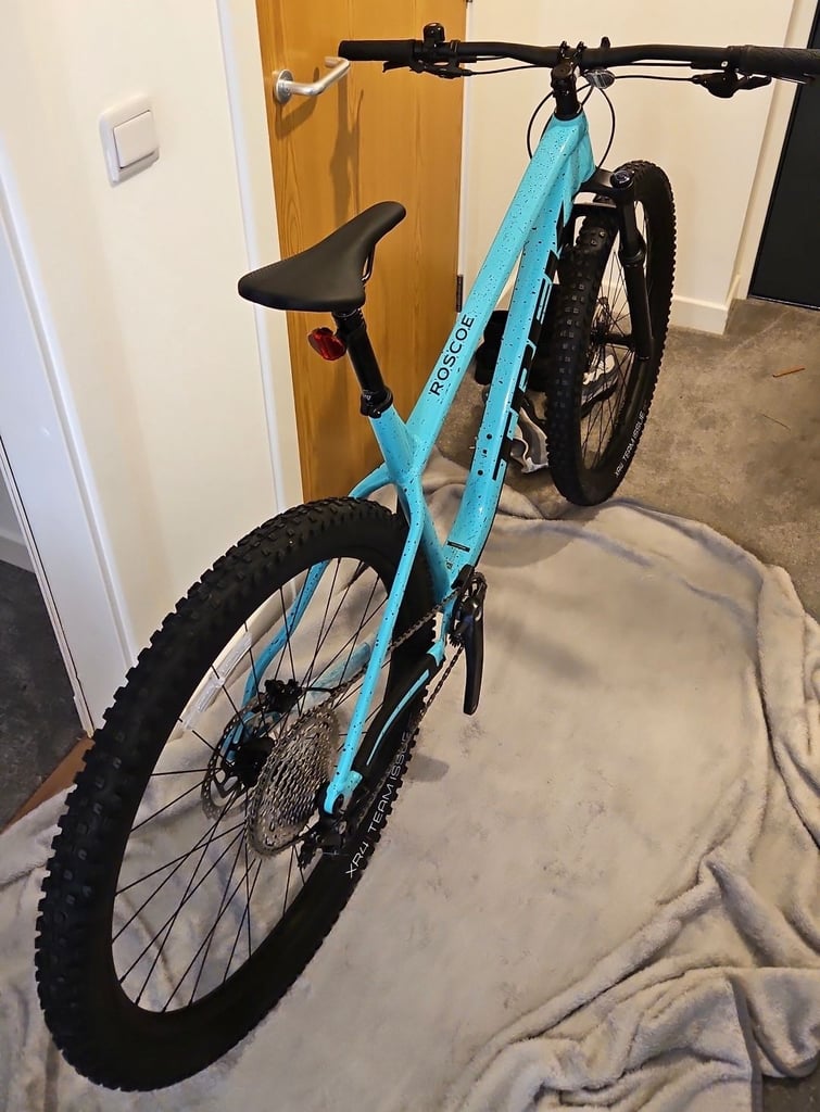 Trek Roscoe 7 2024 with accesories.