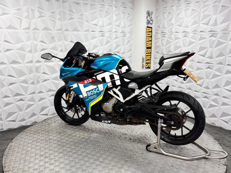 2022 CFMOTO 300SR | *WARRANTY PROVIDED*