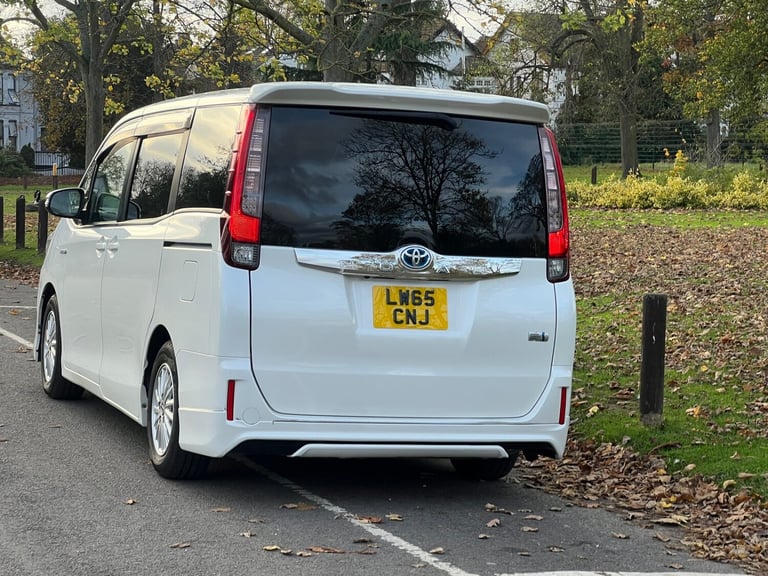2015 Toyota Noah MPV Hybrid Electric  Automatic