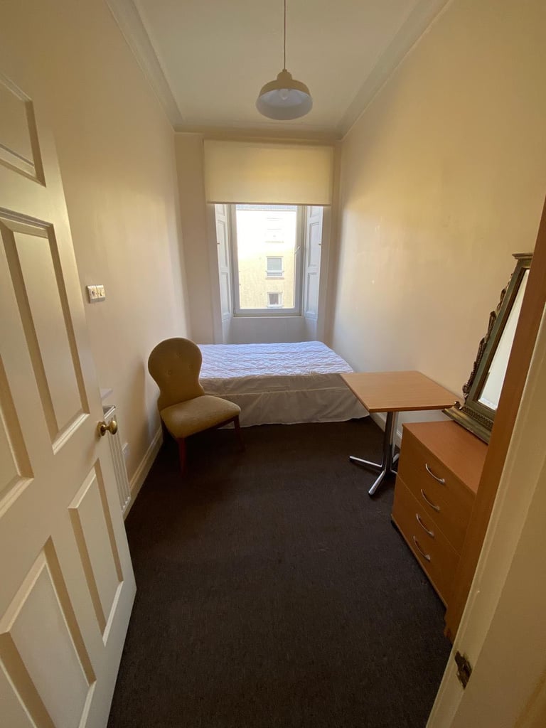 Two Bedroom flat in Glen Street Edinburgh 