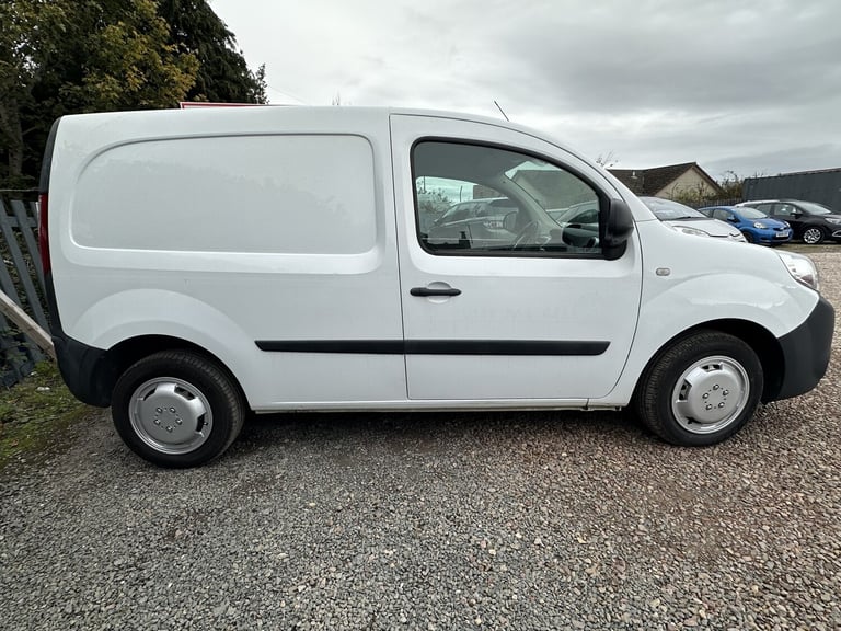 NO VAT** ULEZ COMPLIANT**FINANCE AVAILABLE**2017 RENAULT KANGOO**12 MONTHS MOT