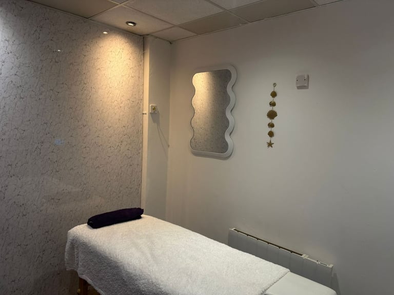 image for Female Massage Therapist Mobile & Salon Relaxing Therapeutic Body Massage Evenings & Weekends 