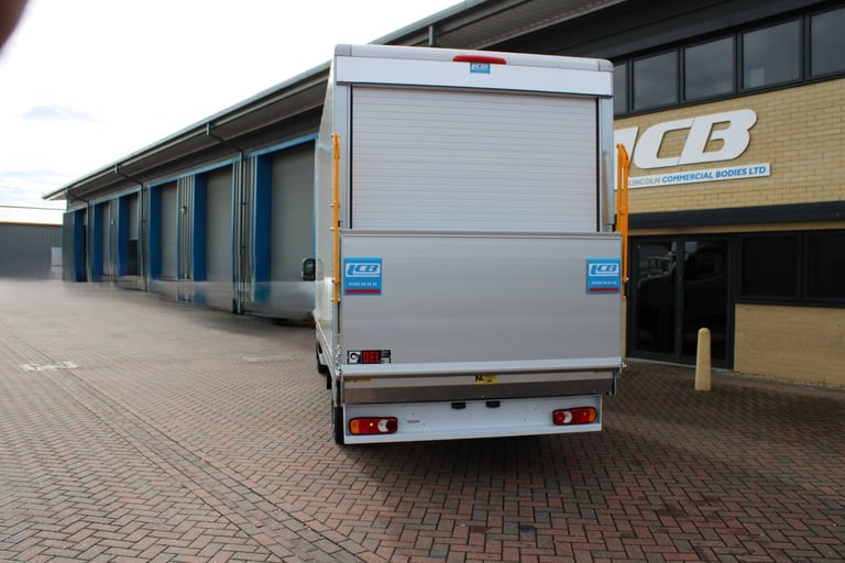 RENAULT MASTER ADVANCE 150BHP 4.1 METER LUTON VAN WITH TAIL LIFT BRAND NEW MODEL