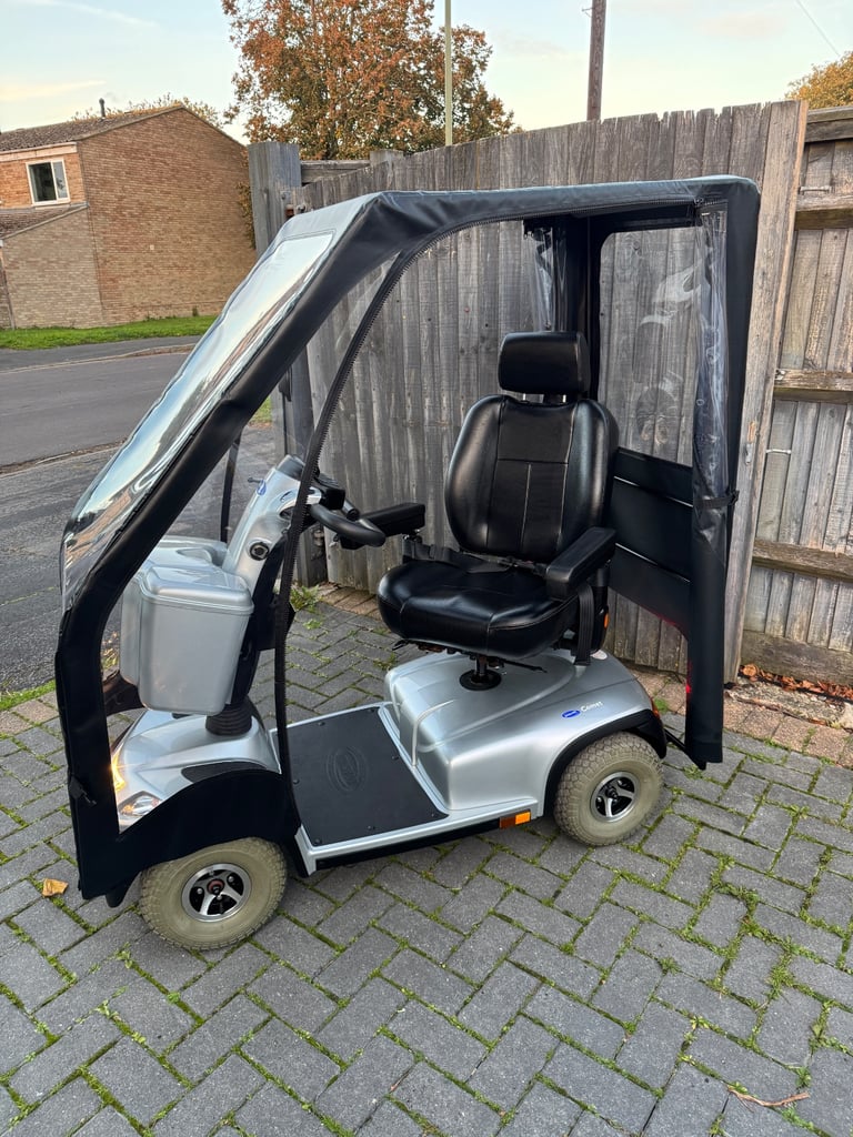 Invacare Comet 8MPH Mobility Scooter With Canopy! Excellent condition 