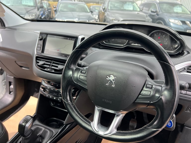 2018 68 PEUGEOT 2008 1.2 PURETECH ALLURE PREMIUM 5DR ONLY 33,000 MILES F/S/H
