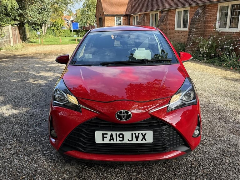 2019 Toyota Yaris 1.5 VVT-i Icon Tech Euro 6 5dr HATCHBACK Petrol Manual