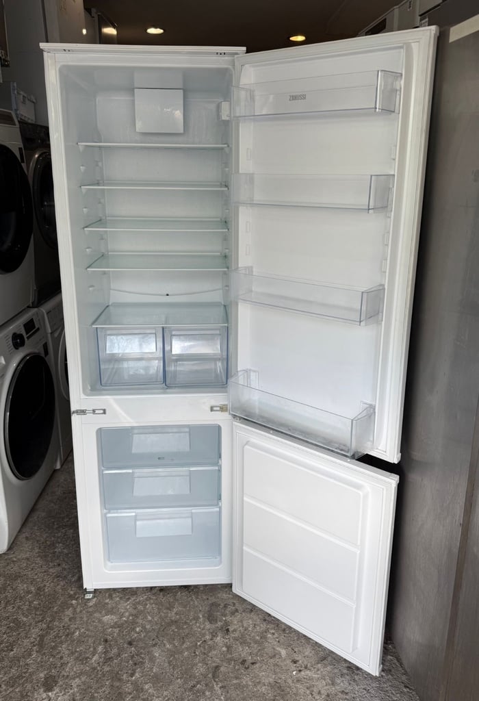 Zanussi Integrated Fridge Freezer With Free Delivery N Warranty 