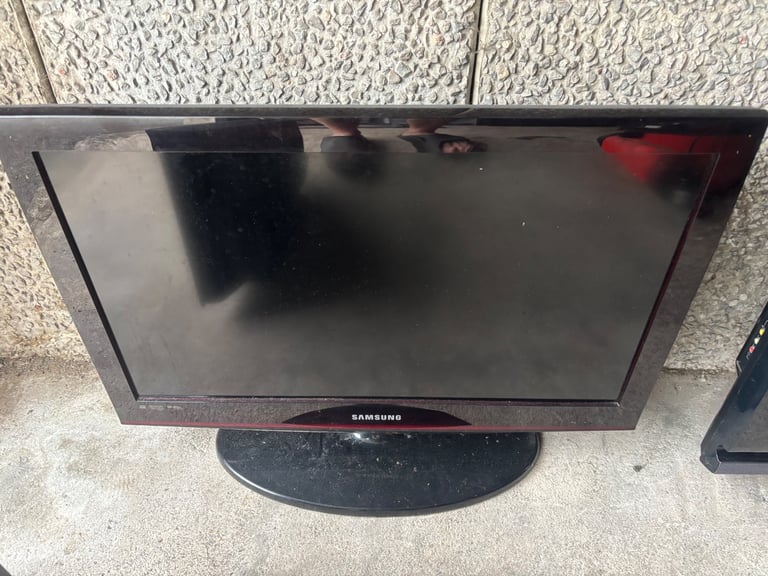 3 x LCD HD TV ISIS 22” SAMSUNG 26” SONY 32” - ALL 3 HAVE HDMI PORTS & BUILT IN FreeView