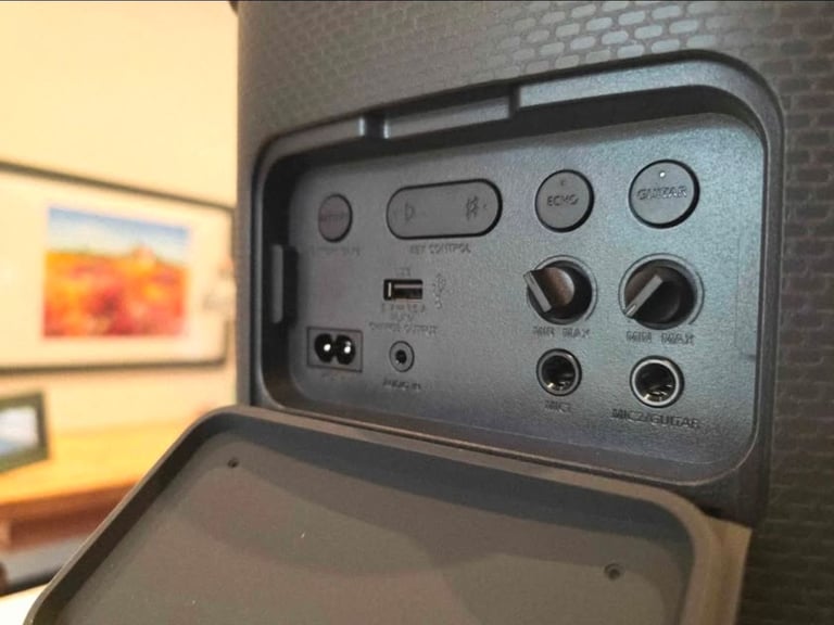 Lightly used Sony Xv-500 speaker 