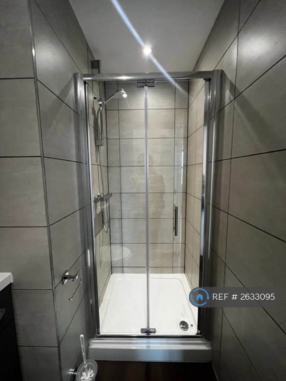 1 bedroom flat in Westpoint, Old Trafford, Manchester, M16 (1 bed) (#2633095)