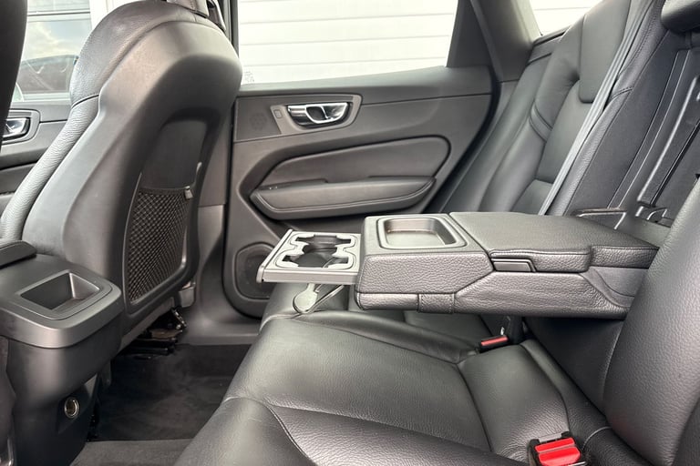 2019 Volvo XC60 2.0 B4 MHEV Momentum Auto AWD Euro 6 (s/s) 5dr SUV DIESEL Automatic