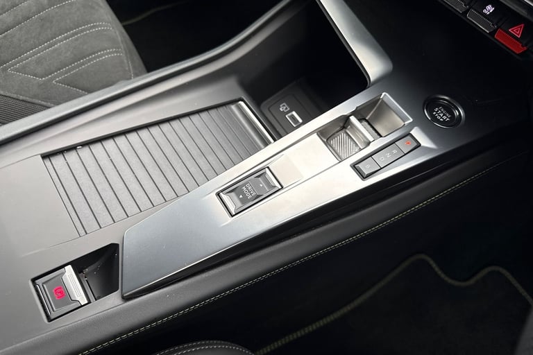 2024 Peugeot 308 1.6 12.4kWh GT e-EAT Euro 6 (s/s) 5dr Hatchback PETROL/ELECTRIC Automatic