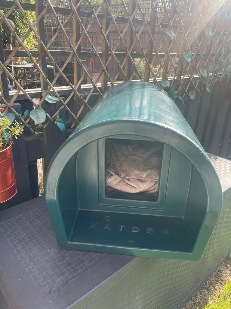 Catden outdoor cat or small animal house 