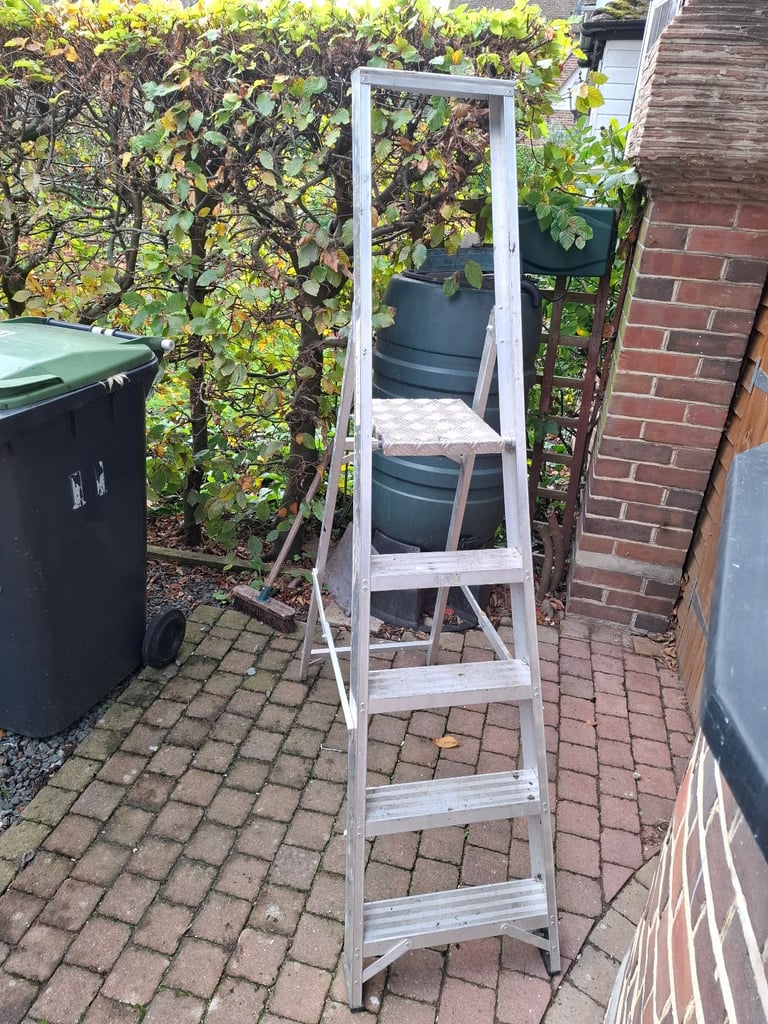 5 rung Industrial quality step ladder