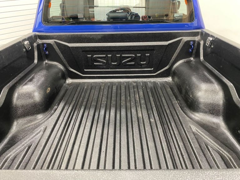  Isuzu D-max 1.9 V-Cross Double Cab 4x4 Auto Diesel