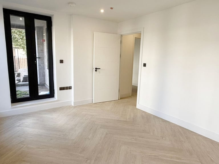 Spacious 3 Bed First Floor Flat to Rent, Balvinder Apartments, Barnabas Road, Hackney E9
