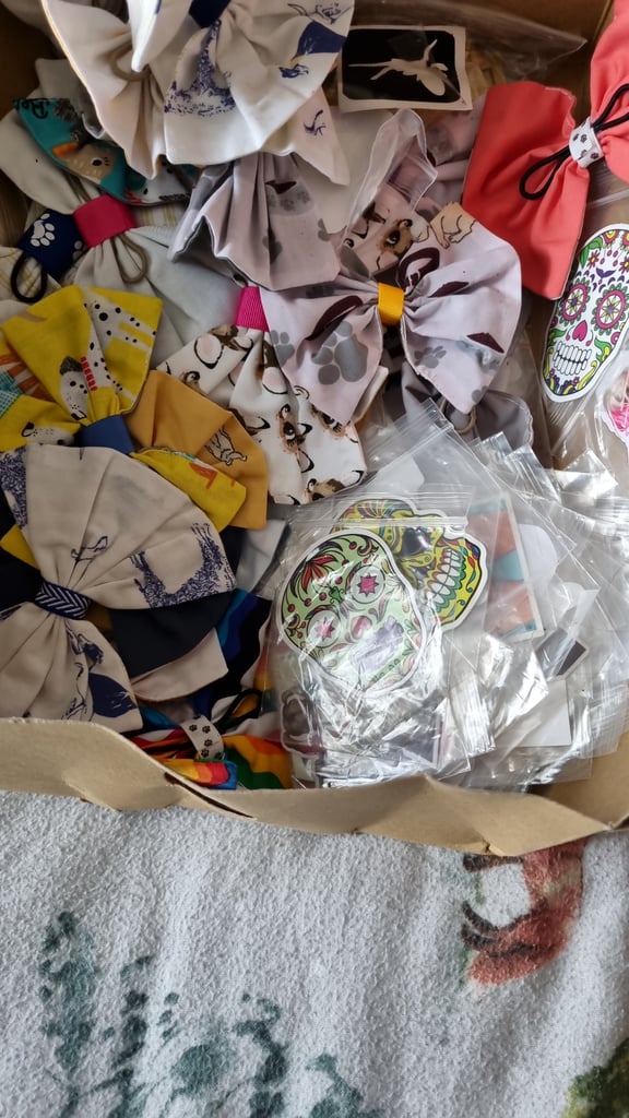 Large amount of dog and cat bows 
