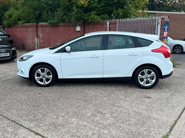 2012 Ford Focus 1.6 Zetec Euro 5 5dr HATCHBACK Petrol Manual
