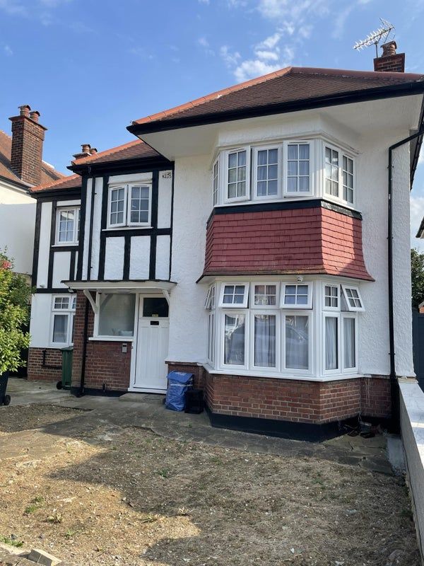 image for Spacious Double Room with Ensuite on Wickliffe Gardens, Wembley Park 