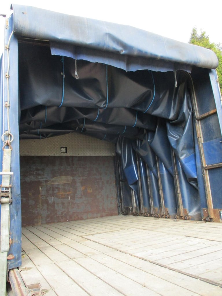 Iveco Stralis 360 8X2 FLAT CURTAINSIDER SLIDING CANOPY