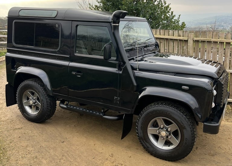 2011 - 61 Land Rover Defender 90 2.2 TDCi XS 4WD SWB Euro 5 WINDOW VAN Diesel
