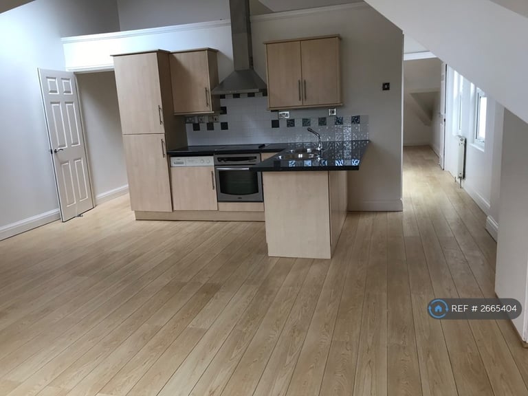 1 bedroom flat in Queens Road, Essex, IG9 (1 bed) (#2665404)